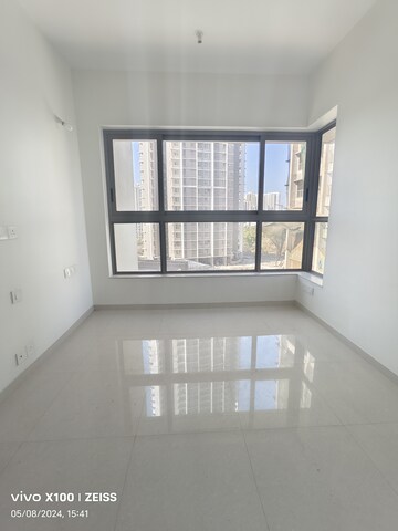 Room in 2 BHK Apartment at Kalpataru Paramount B, Kapur Bawdi – for Sale