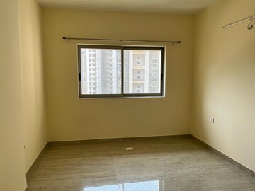 Room in 2 BHK Apartment at Lodha Luxuria, Majiwada – for Sale