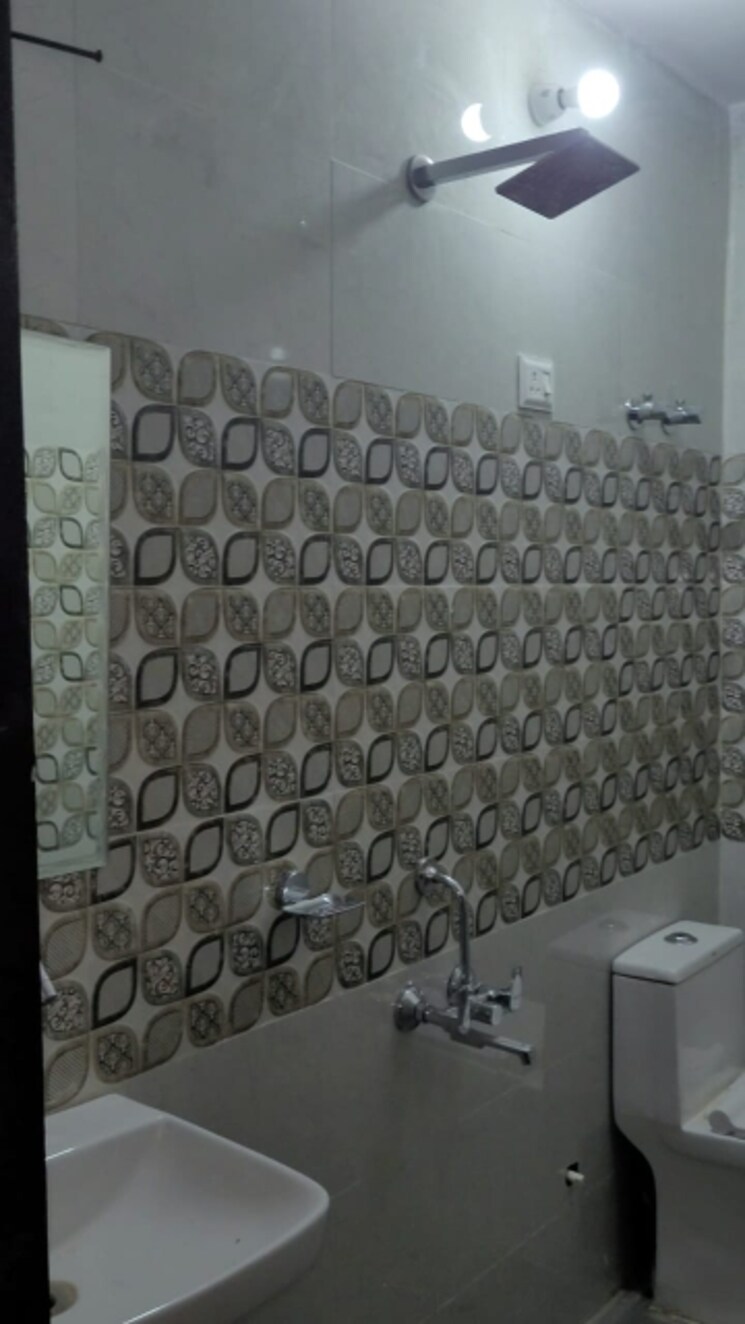 Bathroom, chattarpur Pg For Boys & Girls In Chattarpur 7073726