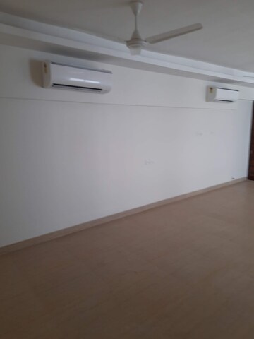 Room in 4 BHK Apartment at HDIL Metropolis Residences, Andheri West – for Sale