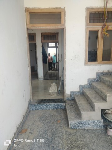 Parking in 2 BHK Independent House at Gomti Nagar – for Sale