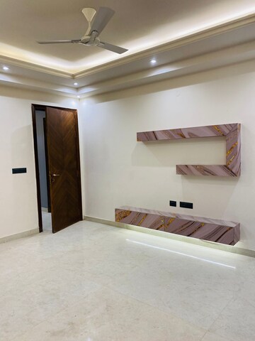 Bedroom in 4 BHK Builder Floor at Sector 16 – for Sale