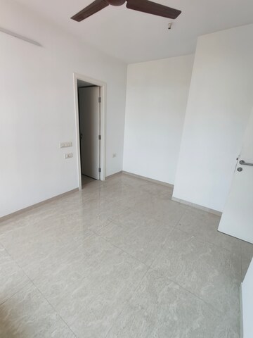 Room in 1 BHK Apartment at Hiranandani Estate Solitaire C, Ghodbunder Road – for Rent