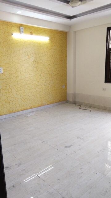 Room in 2 BHK Builder Floor at ABA Olive County, Vasundhara Sector 5 – for Sale