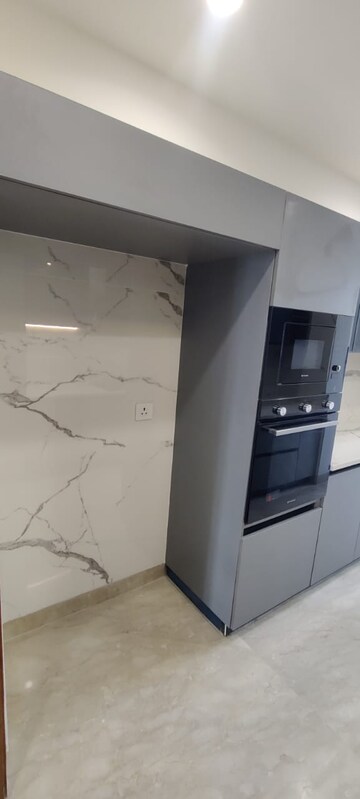 Furnished Amenities in 3 BHK Builder Floor at Ansal Sushant Lok I, Sector 43 – for Sale