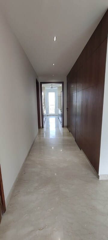 Building Lobby in 3 BHK Builder Floor at Ansal Sushant Lok I, Sector 43 – for Sale