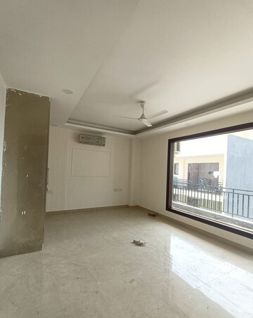 Room in 3 BHK Builder Floor at Ansal Sushant Lok I, Sector 43 – for Sale