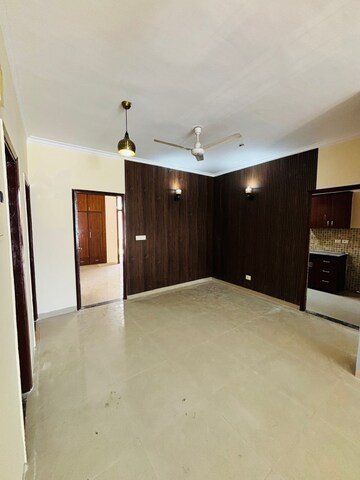 Room in 3 BHK Builder Floor at Sushant Lok 3, Sector 57 – for Sale