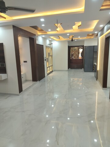 Room in 4 BHK Builder Floor at Sector 85 – for Sale