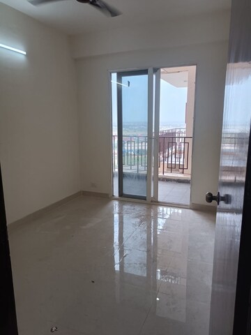 Room in 2 BHK Apartment at Signature Global The Roselia, Sector 95a – for Sale