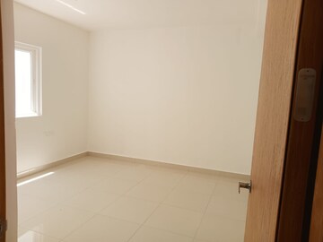 Room in 3 BHK Apartment at Kondapur – for Sale