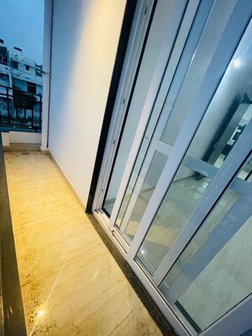 Balcony in 1 RK Apartment at DLF City Phase III, Sector 24 – for Rent