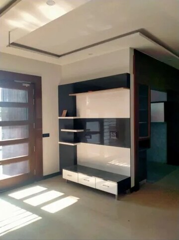 Room in 6 BHK Independent House at Sector 18 – for Sale
