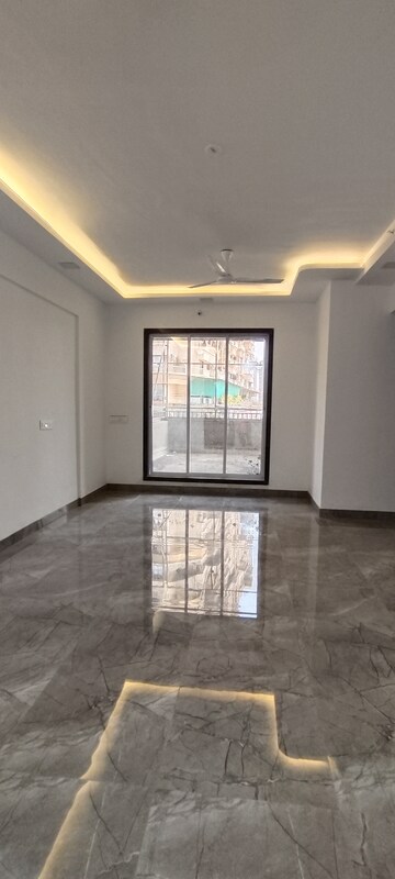 Room in 2 BHK Apartment at Shree Zalawad Nagar CHS, Nalasopara East – for Sale