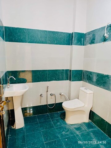 Master Bedroom in 2 BHK Independent House at Gomti Nagar – for Sale