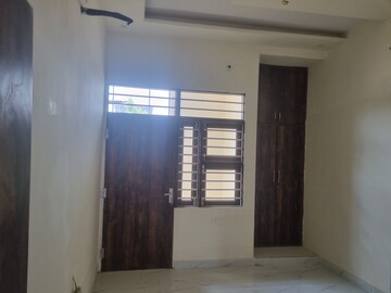 Room in 3 BHK Independent House at Kalwar Road – for Sale