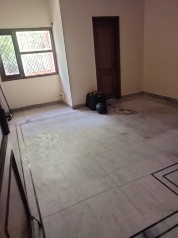 Room in 3 BHK Builder Floor at Lajpat Nagar Iii – for Sale