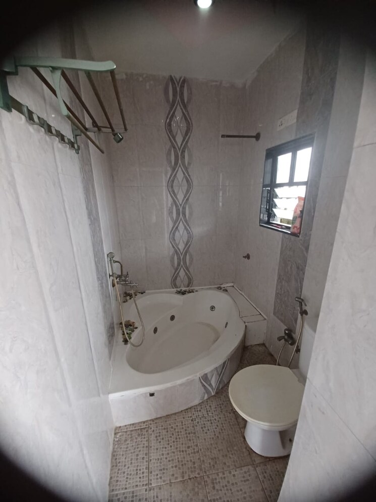 Bathroom, krishna-homes 3 Bedroom 2000 Sq.Ft. Penthouse In Pradhikaran Pune 7077886