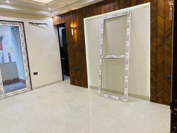 Room in 4 BHK Builder Floor at Green Fields Colony – for Sale
