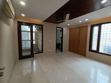 Room in 4 BHK Builder Floor at Green Park – for Sale