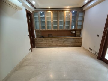 Room in 4 BHK Builder Floor at Green Park – for Sale