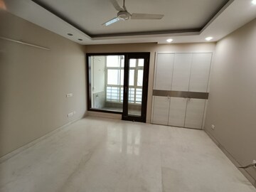 Room in 4 BHK Builder Floor at Green Park – for Sale