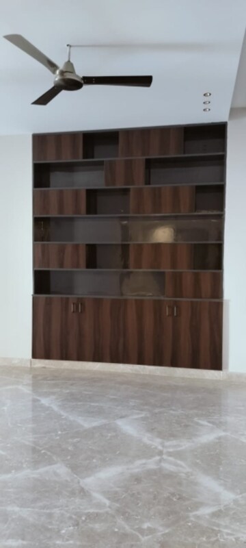 Furnished Amenities in 4 BHK Builder Floor at South City 1 – for Sale