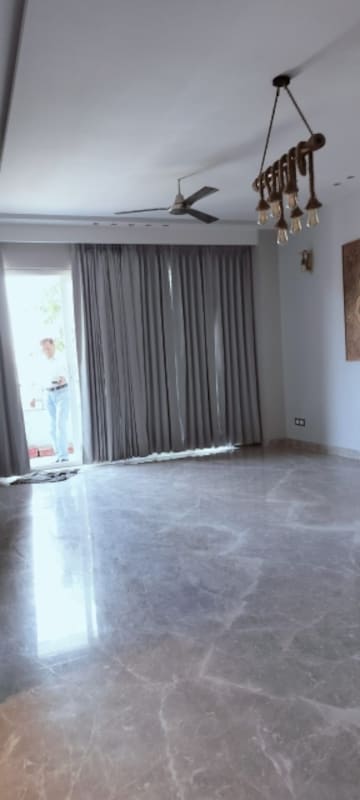 Room in 4 BHK Builder Floor at South City 1 – for Sale