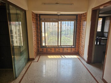 Room in 3 BHK Apartment at Regency Towers, Kavesar – for Sale