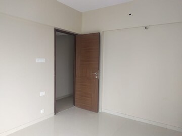 Room in 2 BHK Apartment at Kabra Metro One, Andheri West – for Rent