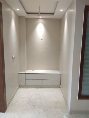 Bathroom in 4 BHK Builder Floor at BPTP Eden Estate, Sector 81 – for Sale