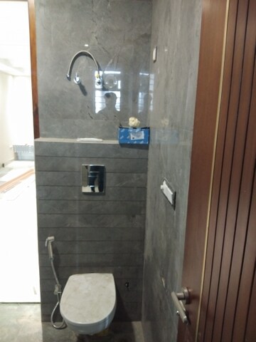 Bathroom in 4 BHK Builder Floor at BPTP Eden Estate, Sector 81 – for Sale