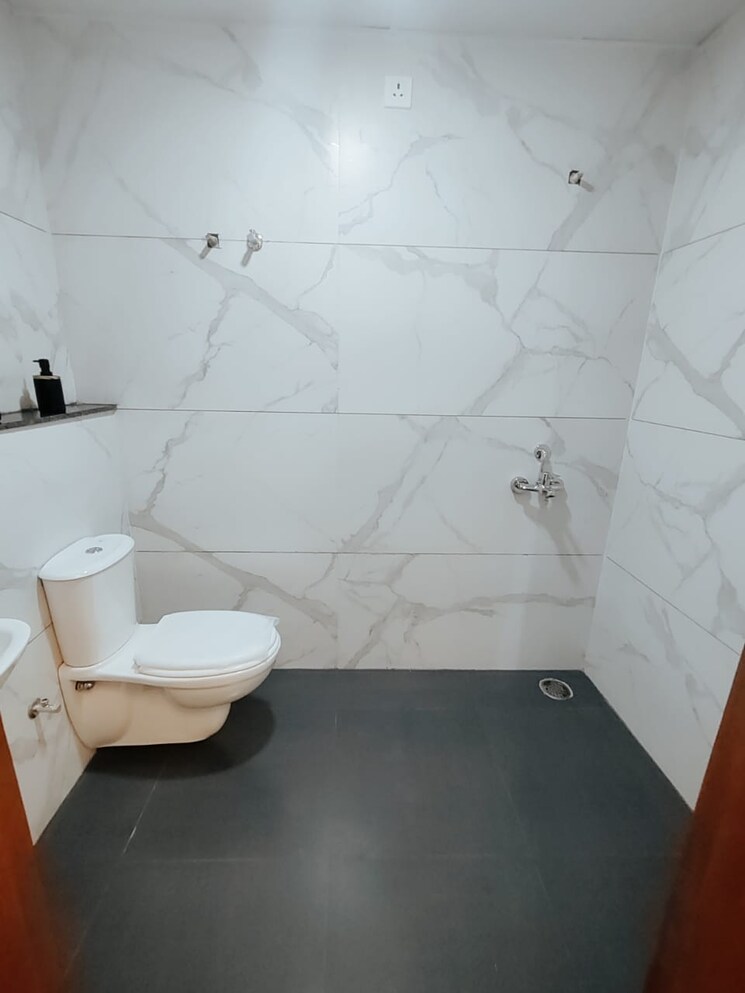 Bathroom, pir machalla 3 Bedroom 2135 Sq.Ft. Apartment In Pir Machalla Zirakpur 7080257