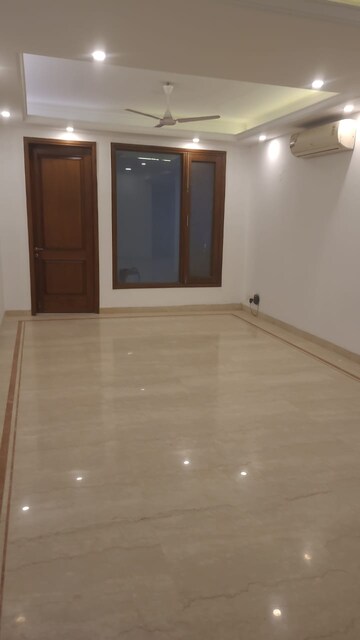 Room in 3 BHK Apartment at DLF Regal Gardens, Sector 90 – for Sale