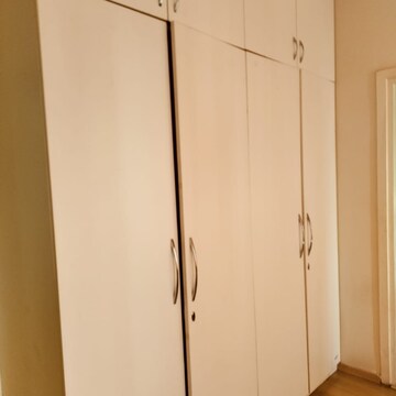 Furnished Amenities in 3 BHK Apartment at DLF Regal Gardens, Sector 90 – for Sale