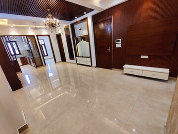 Room in 4 BHK Apartment at Paschim Vihar – for Sale