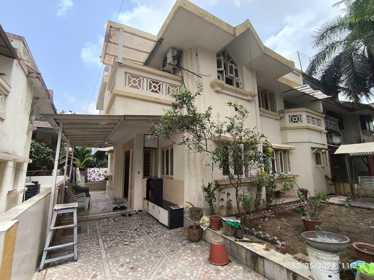 Resale 6+ Bedroom 280 Sq.Yd. Independent House in Piplod Surat 7056782