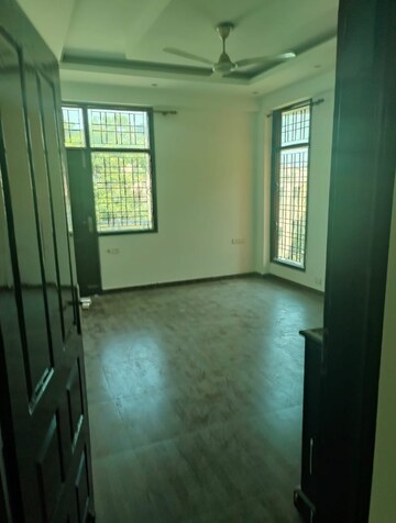 Room in 2 BHK Builder Floor at Uppal Southend, Sector 49 – for Sale