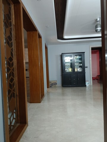 Room in 5 BHK Builder Floor at Auram Floor, South City 2 – for Sale