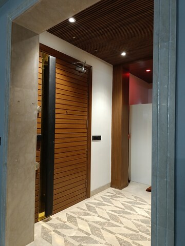 Bedroom in 5 BHK Builder Floor at Auram Floor, South City 2 – for Sale