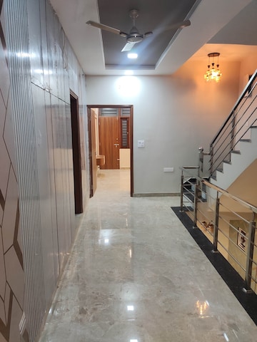 Room in 4 BHK Villa at Mansarovar – for Sale