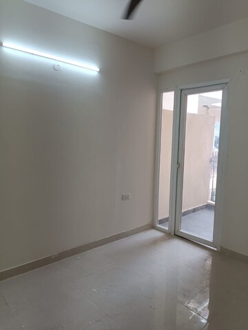 Room in 2 BHK Apartment at Signature Global The Roselia, Sector 95a – for Sale