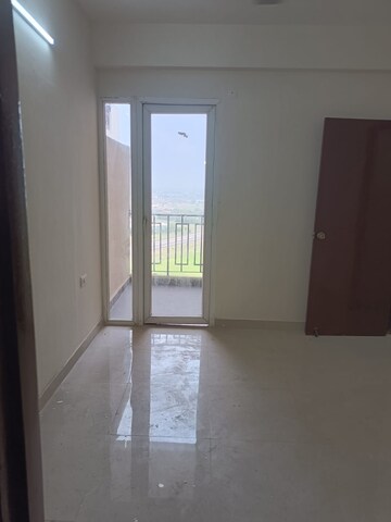 Room in 2 BHK Apartment at Signature Global The Roselia, Sector 95a – for Sale