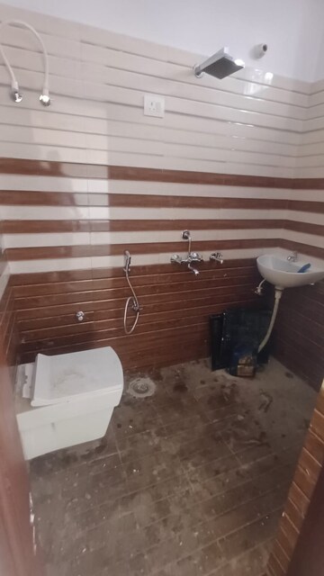Furnished Amenities in 2 BHK Independent House at Wazirganj – for Sale