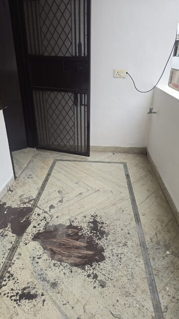 Room in 3 BHK Builder Floor at Ardee City, Sector 52 – for Sale