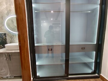Furnished Amenities in 4 BHK Builder Floor at Vasant Kunj – for Sale