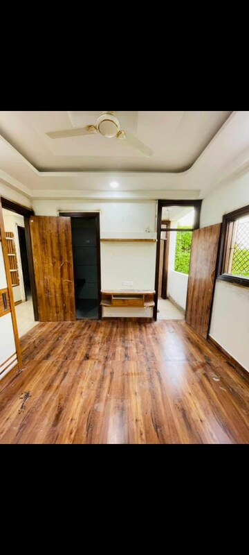 Bedroom in 3 BHK Builder Floor at Shree Homes Noida, Sector 73 – for Sale