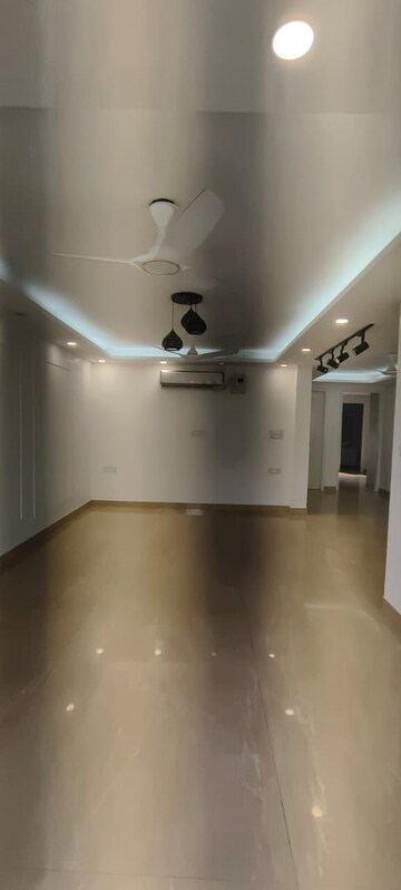 Room in 3 BHK Villa at Sector 10 Greater Noida – for Sale