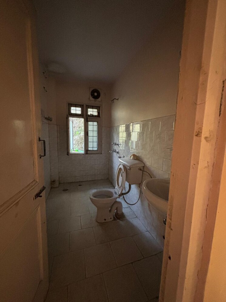Bathroom, vikasnagar 3 Bedroom 1100 Sq.Ft. Apartment In Vikasnagar Shimla 7087732