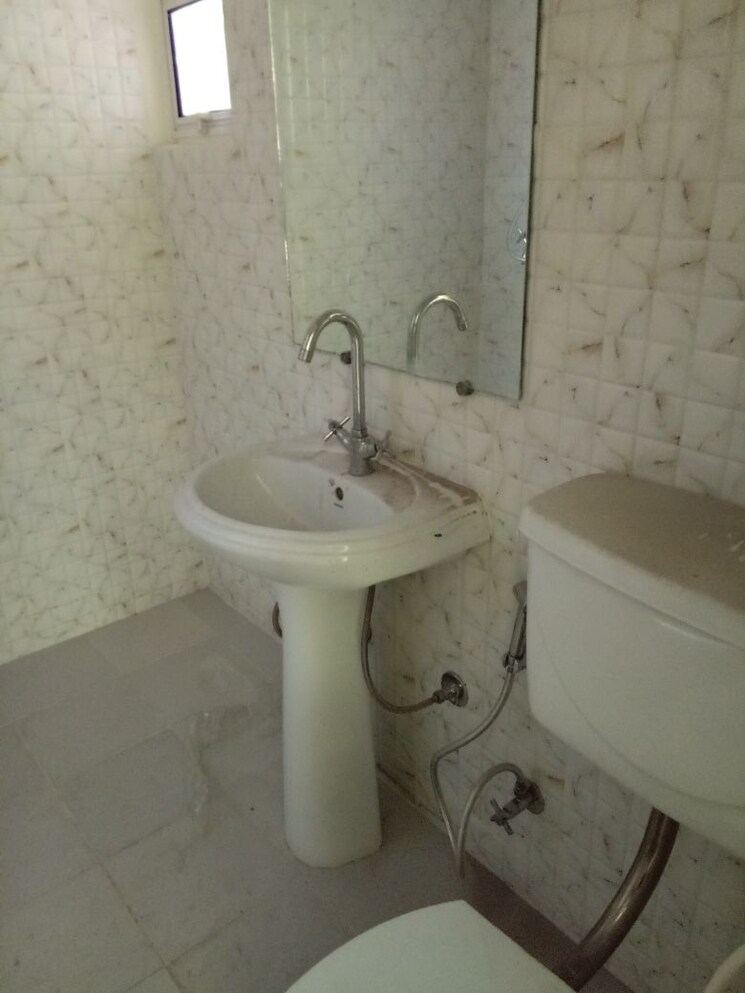 Bathroom, gaur-city-2-16th-avenue 2.5 Bedroom 1250 Sq.Ft. Apartment In Sector 16c Greater Noida Greater Noida 7087794